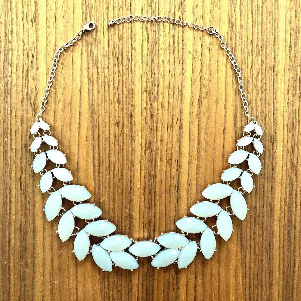 Zara • NWOT • Light blush pink statement necklace